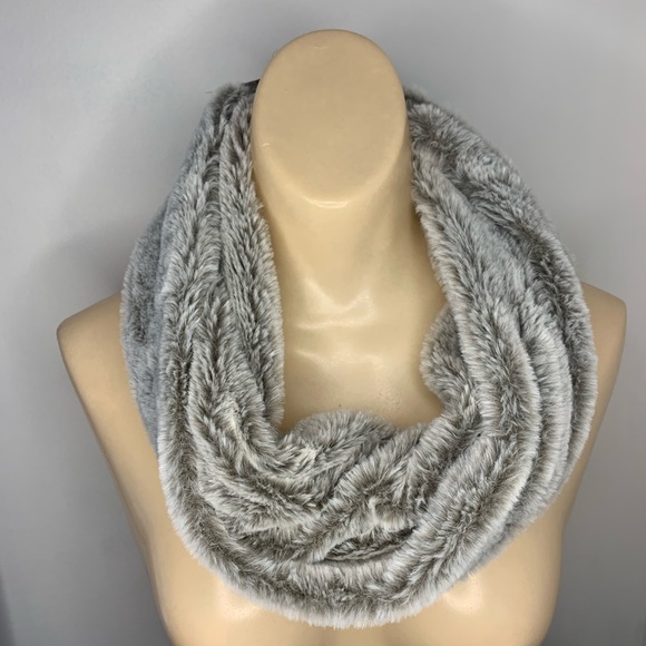 Paper Store Soft Faux Fur Neck Loop Scarf Taupe - Picture 2 of 5